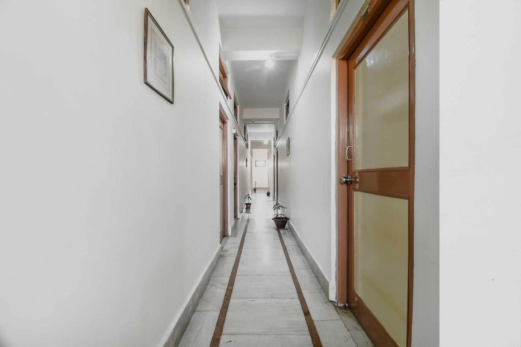 Oyo Flagship 71156 Hotel Jaybee'S Dibrugarh Εξωτερικό φωτογραφία