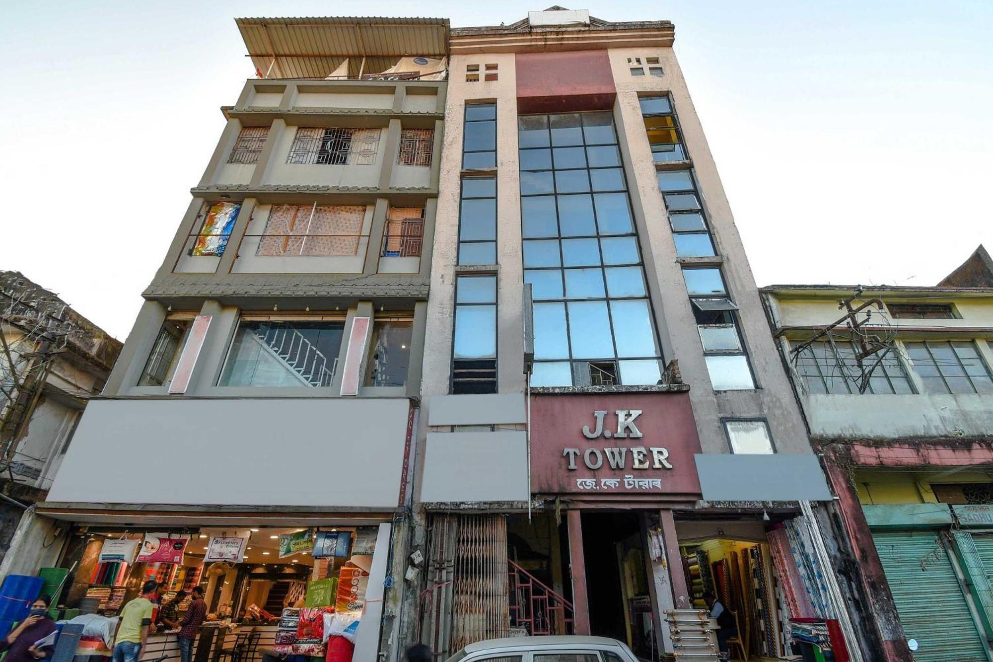 Oyo Flagship 71156 Hotel Jaybee'S Dibrugarh Εξωτερικό φωτογραφία