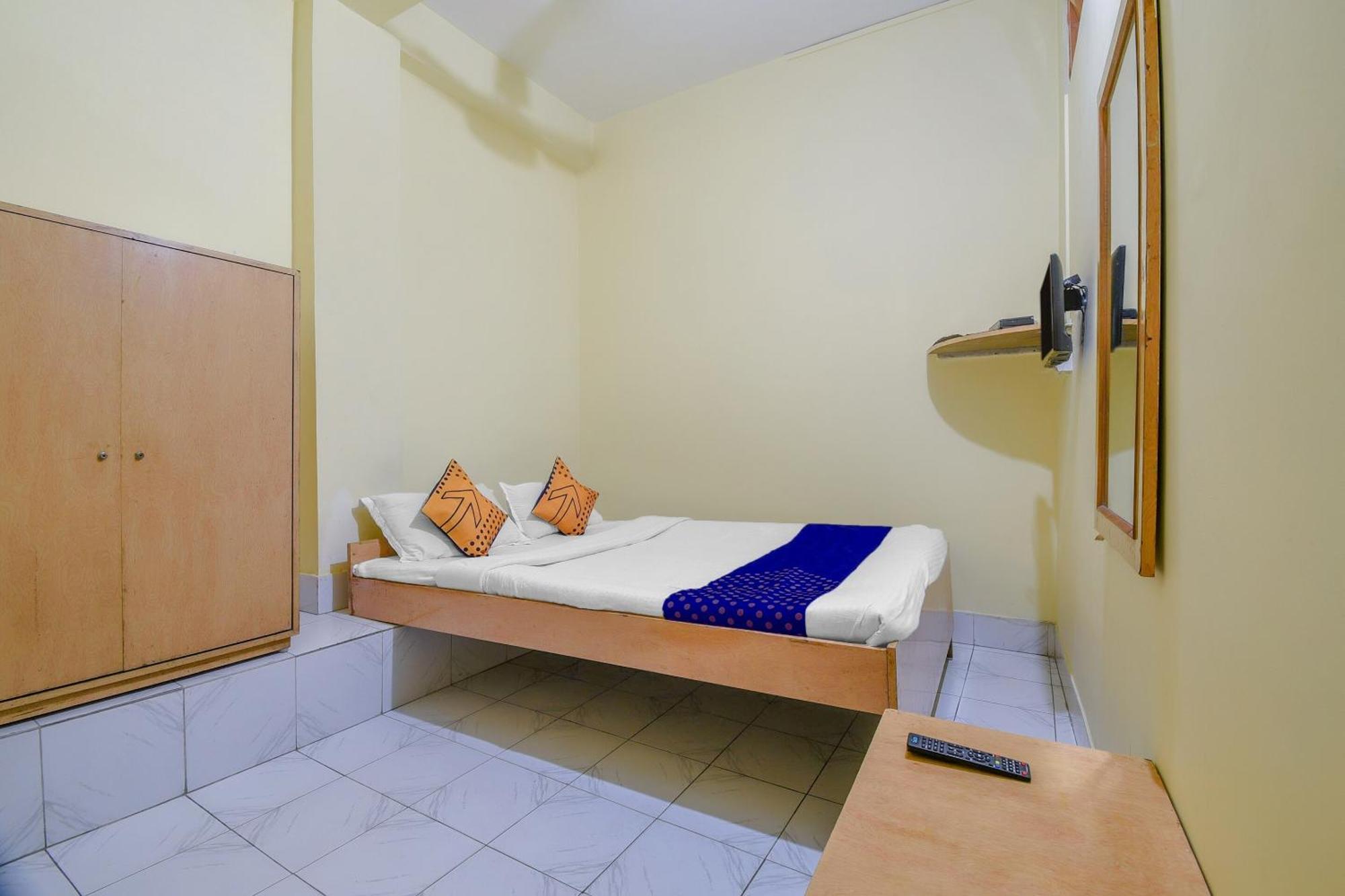 Oyo Flagship 71156 Hotel Jaybee'S Dibrugarh Εξωτερικό φωτογραφία